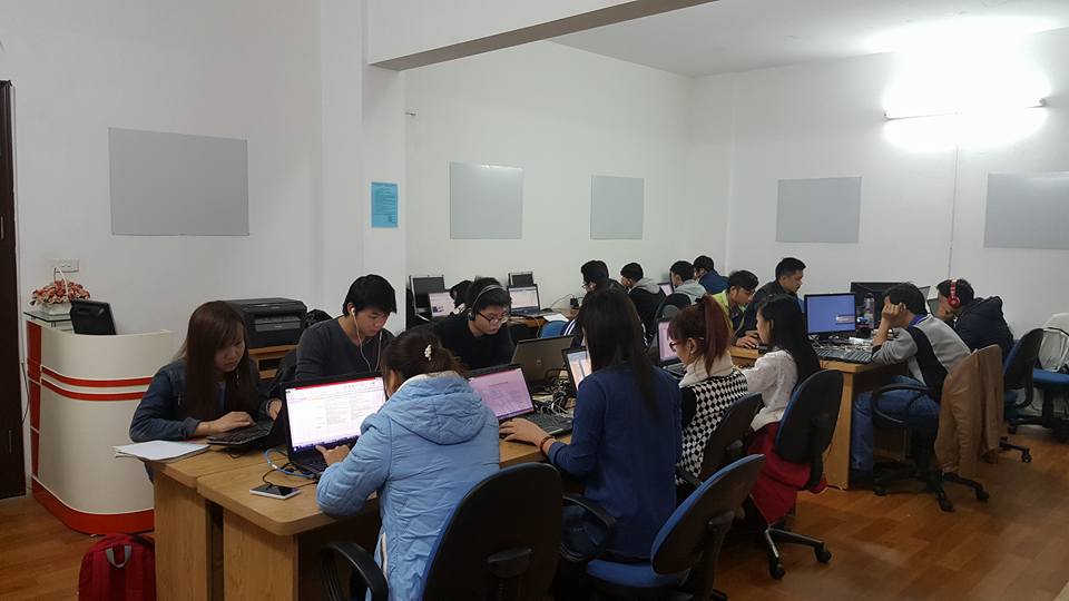 Bữa tiệc chia tay các thành viên trong nhóm thực tập tại công ty Bữa tiệc chia tay các thành viên trong nhóm thực tập tại công ty